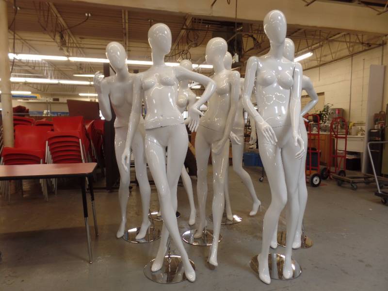 MANNEQUINS WITH STANDS