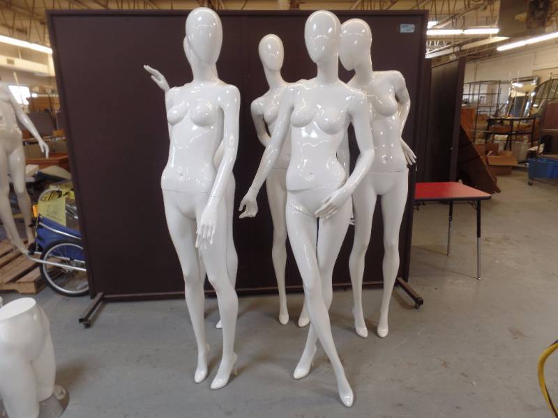 FULL BODY MANNEQUINS