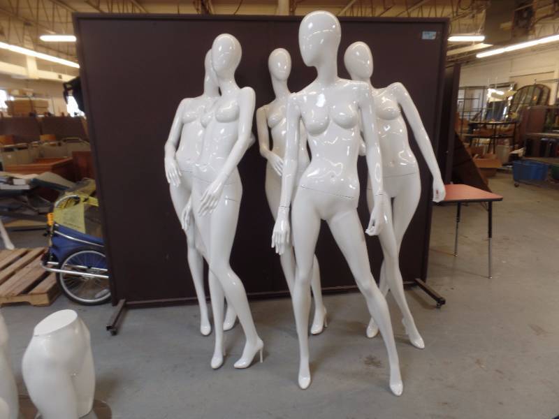 FULL BODY MANNEQUINS