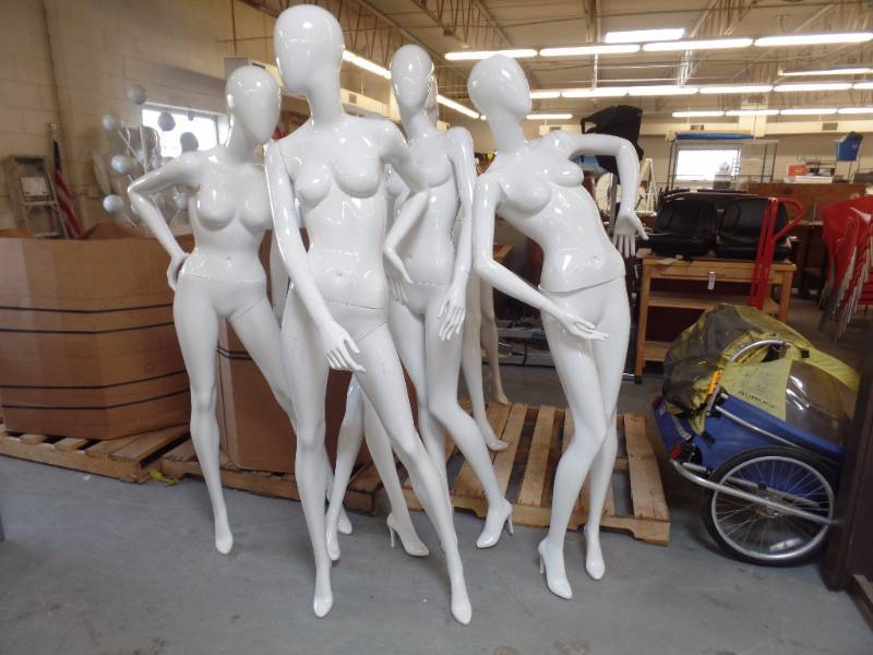 FULL BODY MANNEQUINS