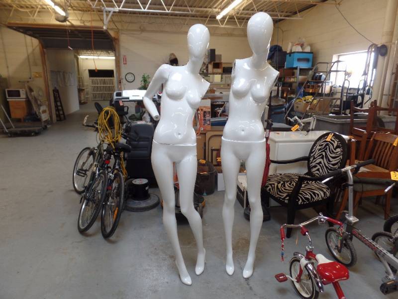 FULL BODY MANNEQUINS