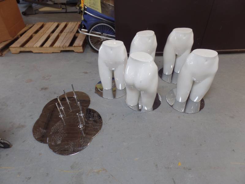 MANNEQUINS AND STANDS