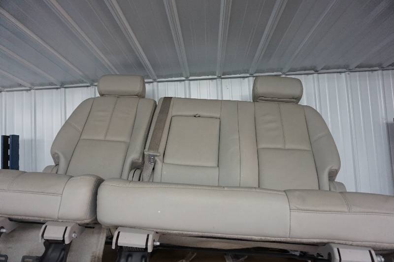 lot 4 image: Mid 2000 ChevyGMC Tahoe Suburban Yukon Rear Leather Seat