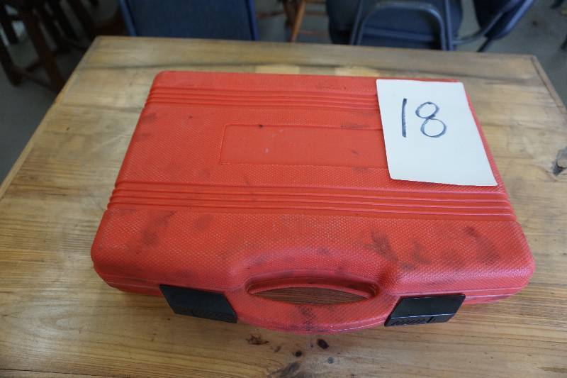lot 18 image: Volvo Cam and Crank Shaft Alignment Tool With Case