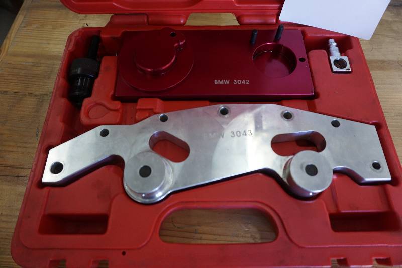 lot 21 image: Skyway Sir Tools Model 30423043 BMW Chain Sprocket Installation Tools With Case