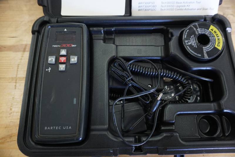 lot 28 image: Bartec Model Tech 300SD Diagnostic Sensor Detection Tool With Case