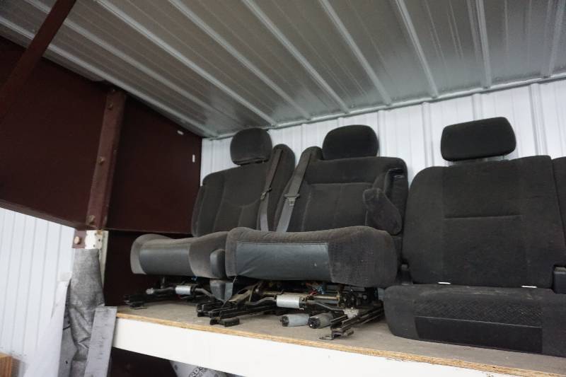 lot 36 image: Chevy Silverado Cloth Seat Set
