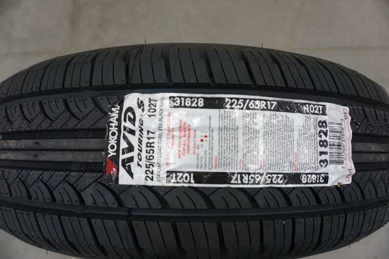 lot 46 image: Yokohama Avid Touring Tire