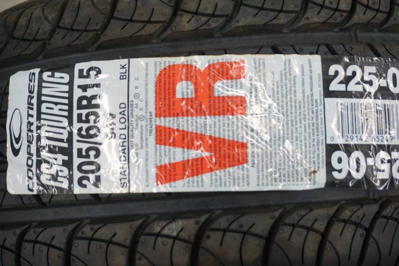 lot 47 image: Cooper CS4 Touring Tire