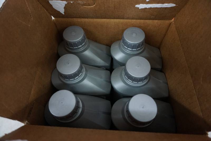 lot 61 image: 6 - Quarts Mobil 1 SAE 0W-40 Synthetic Motor Oil