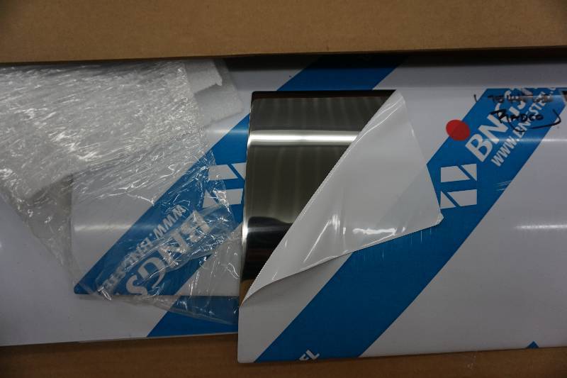 lot 120 image: 2005 Dodge Ram 1500 4 Door Short Box Truck Stainless Steel Rocker Panel Covers
