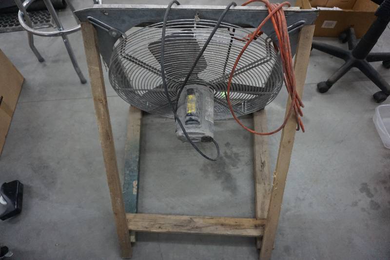 lot 152 image: Heavy Duty Floor Air Circulation Fan