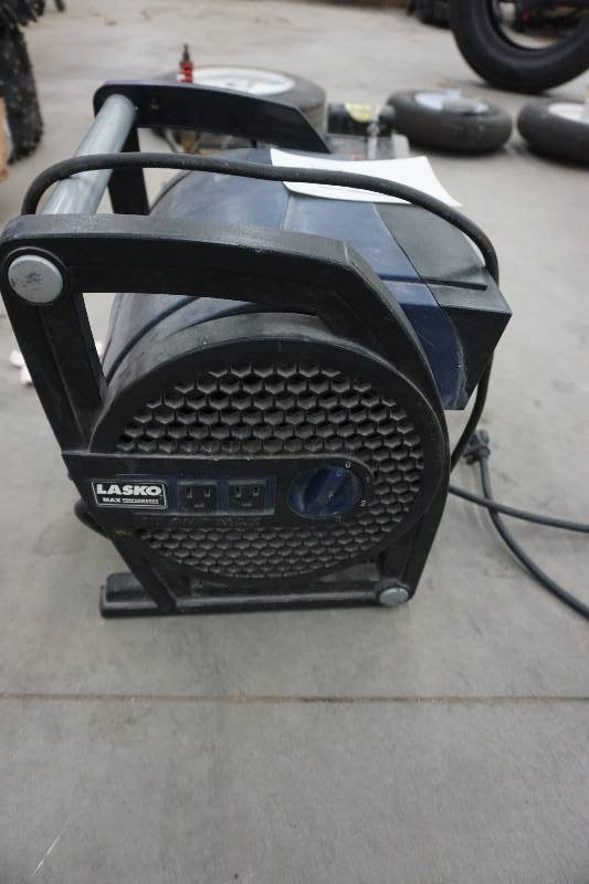 lot 154 image: Lasko Brand Max Performance FanBlower and Power Source