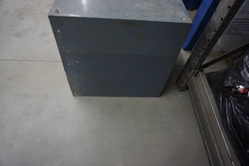 lot 159 image: 3 Drawer Metal Shop Storage Cabinet