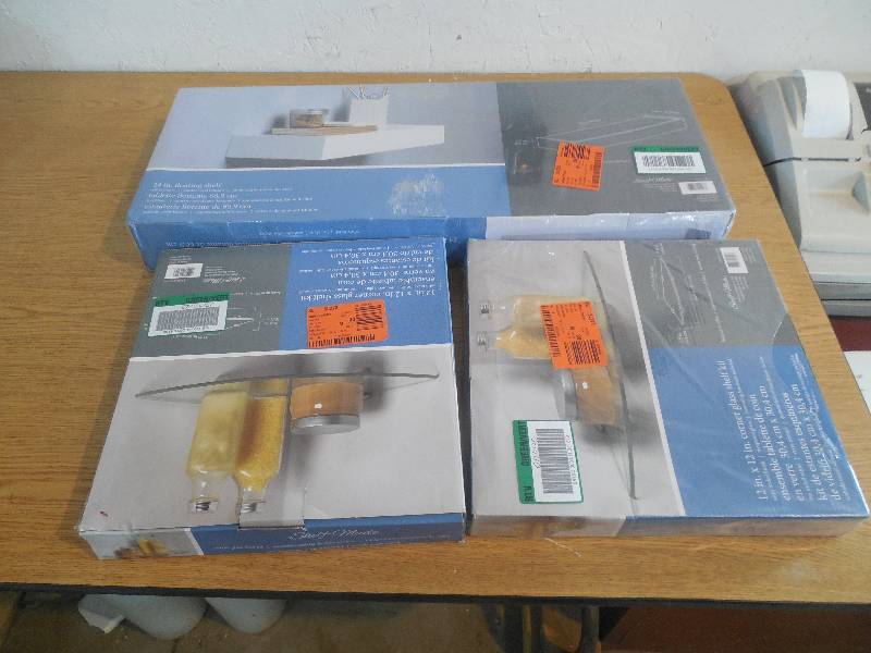 lot 5 image: Decorative Shelf Set of 3