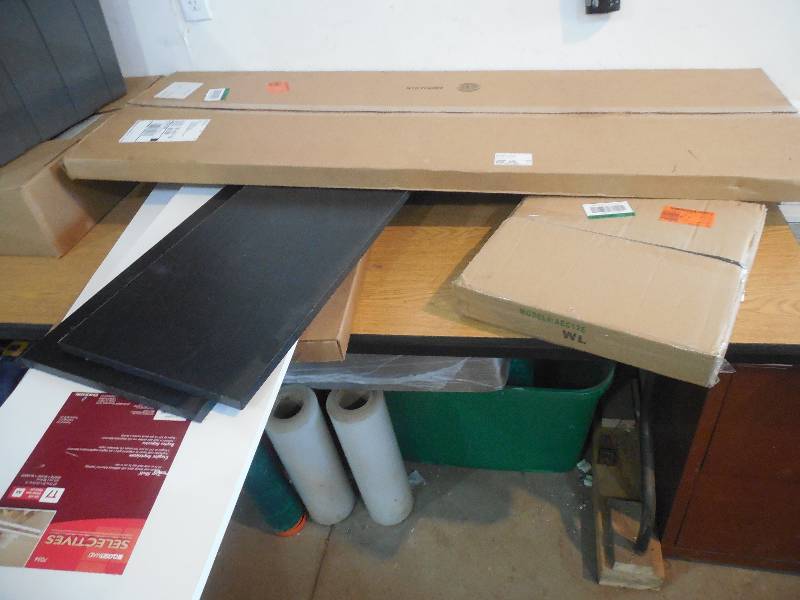 lot 60 image: CLOSETMAID SHELF LOT