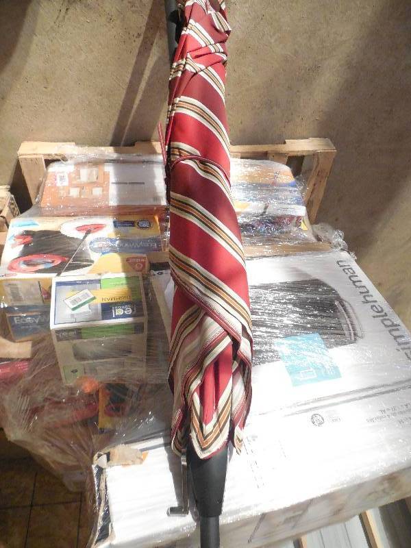 lot 84 image: PATIO UMBRELLA