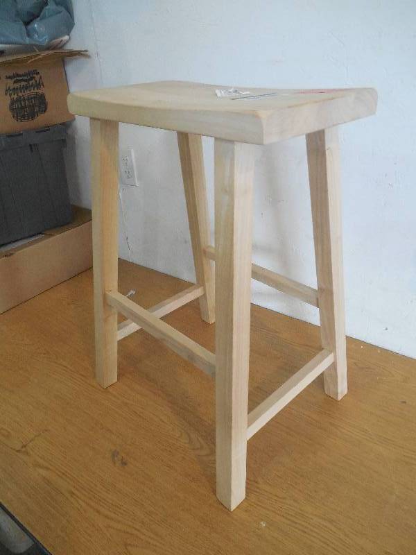 lot 100 image: 24 stool