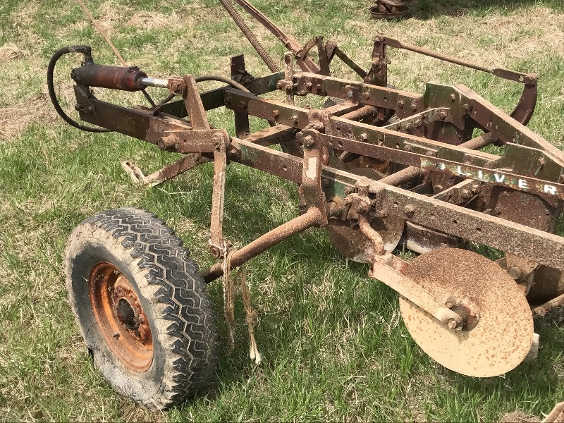 lot 4 image: Oliver Model 4340 Three-Row Plow