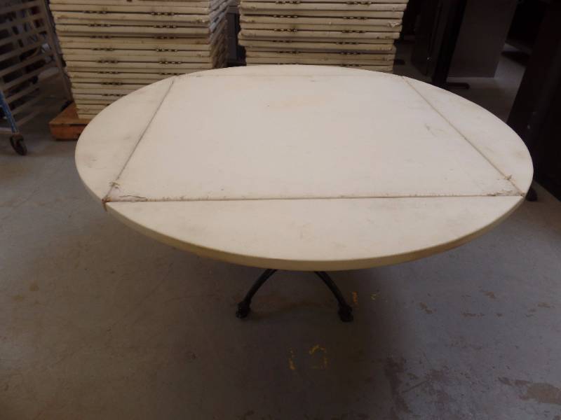 SQUARE TO ROUND TABLES