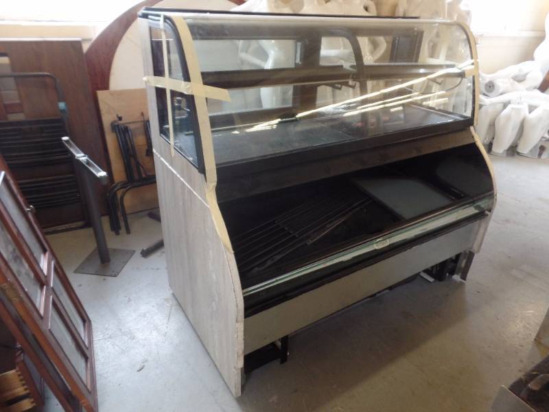 REFRIGERATED DUAL SERVICE MERCHANDISE CASE