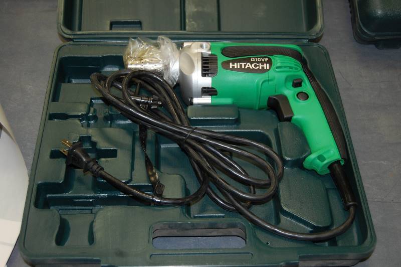 lot 8 image: 38 D10VF 9.0A 3000 rpm Keyed Variable Speed  Reversing  Electronic Drill