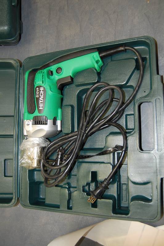 lot 9 image: 38 D10VF 9.0A 3000 rpm Keyed Variable Speed  Reversing  Electronic Drill