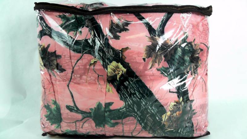 lot 1647 image: Superflauge 8pc Bed Set-Full Pink