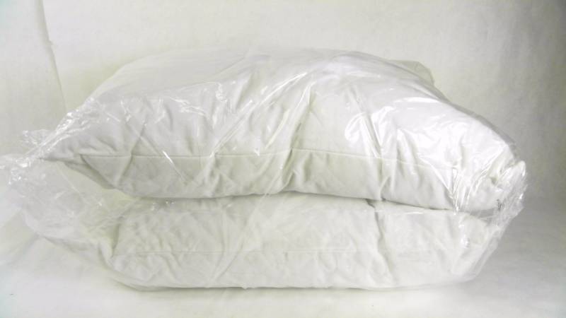 lot 1654 image: Gel Quilted Deluxe Bed Pillow White