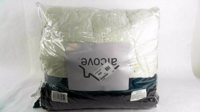 lot 1658 image: Alcove Marina 30-Pc. Bedroom Super Set - Queen - Blue