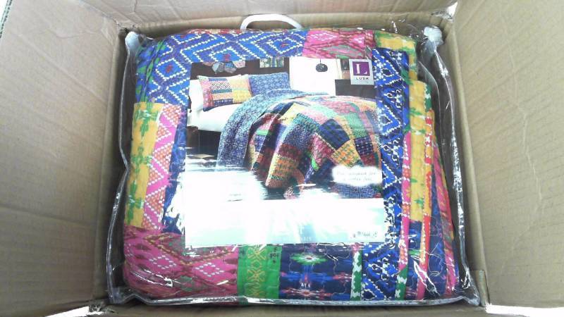 lot 1678 image: Misha 3pc Quilt Set King Fuchsia