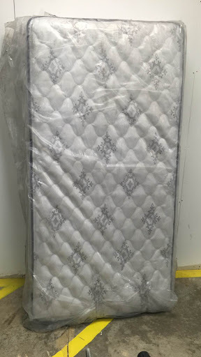 lot 1409 image: Serta Lake Winds Perfect Sleeper Firm Mattress - Twin Size