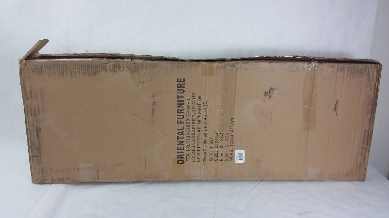 lot 1467 image: 4 ft. Tall Woven Fiber Room Divider - White