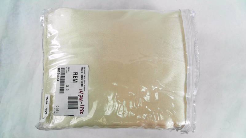 lot 1483 image: McLeland Halley 56x84 Window In A Bag Ivory