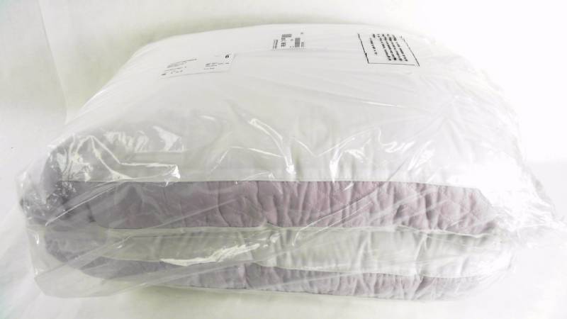 lot 1508 image: McLeland X-Firm Queen 2pk Pillow White Queen