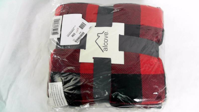 lot 1543 image: ALCOVE BUFFALO PLAID 50X60 THROW Blanket