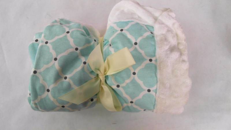 lot 1548 image: Evergreen Blossom and Buds Dots Blue Blanket - Crib  Toddler Blue