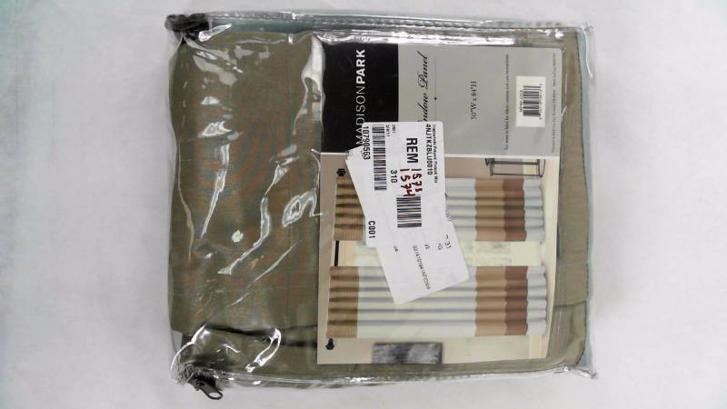 lot 1573 image: Tradewinds Polyoni Pintuck Win Blue Curtain