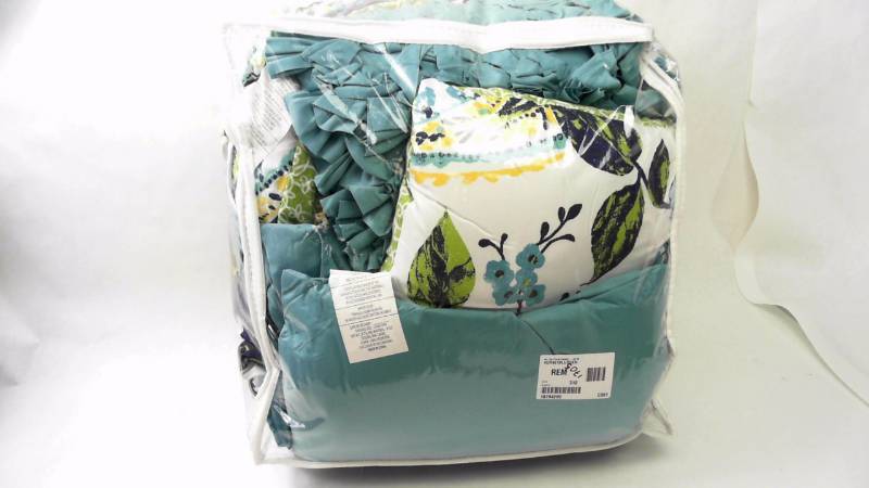 lot 1705 image: alc 7pc Floral Paisley - Blue - Queen Size