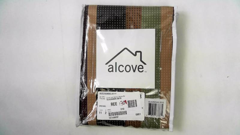 lot 1709 image: Alcove 5PC Quilt Yacuma - Window Multi Color Draperies - 84 x 84