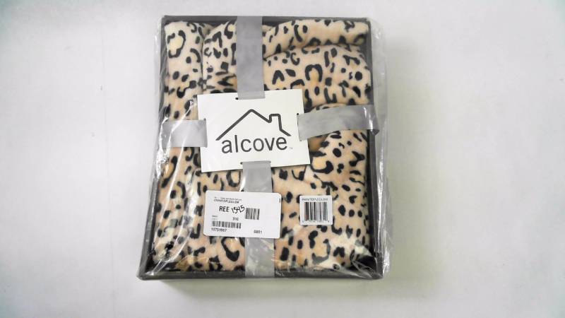 lot 1545 image: Alcove - Throw and Bootie Set Leopard S  M