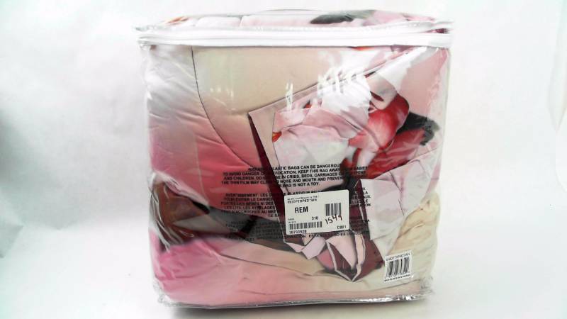 lot 1549 image: Alcove 2Pc Blossom Pink Comforter - Twin Size