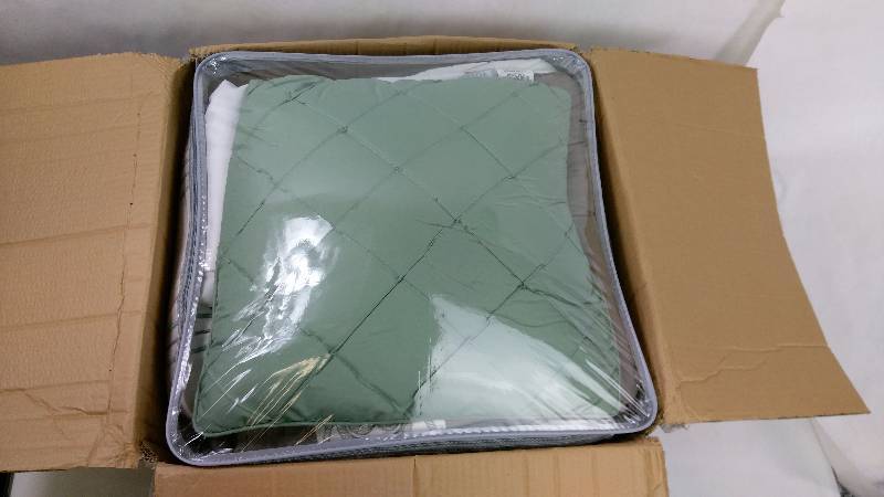 lot 1550 image: FARION 8PC COMFORTER SET Green - Queen Size