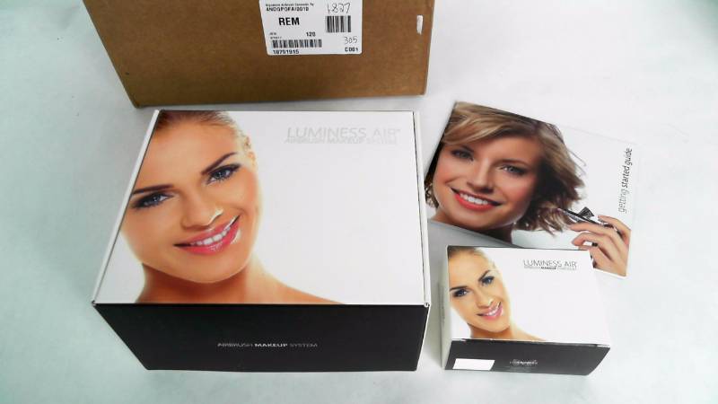 lot 1827 image: Signature Airbrush Cosmetic System - for Fair Skin
