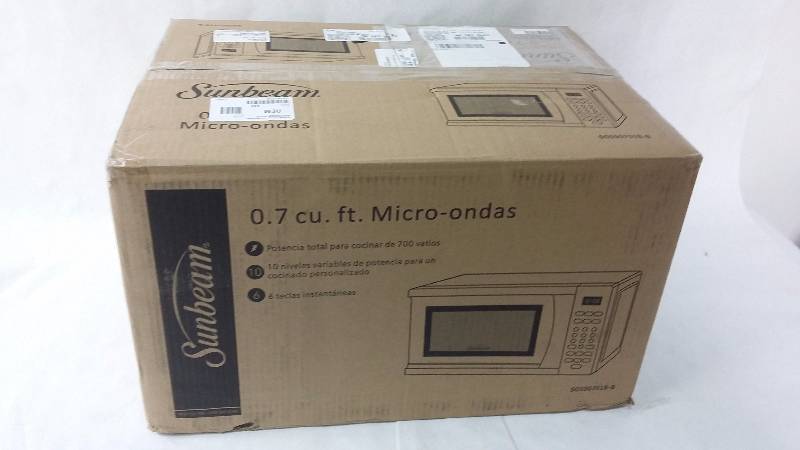 lot 1916 image: Sunbeam 0.7 Cubic Ft Microwave Oven - 700W - Black 