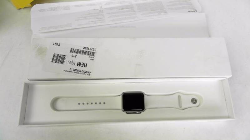 lot 1981 image: APPLE WATCH SERIES 1 38MM WHITE