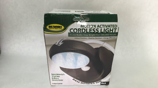 lot 2096 image: Ideaworks MOTION ACTIVATED LIGHT - Black - JB7210
