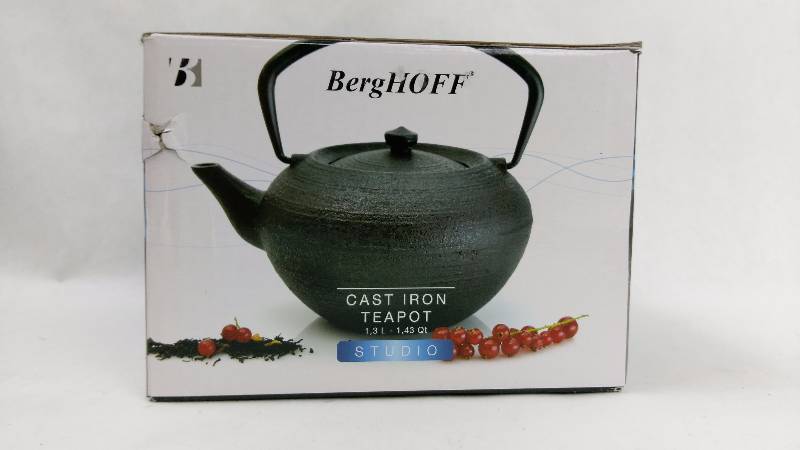 lot 1934 image: Cast Iron teapot 1.32 qts - Black
