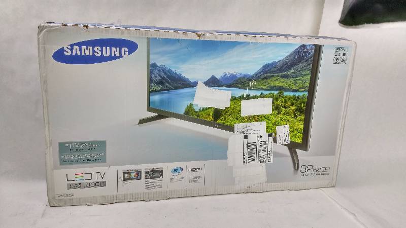 lot 2014 image: Samsung 32 720p LED TV