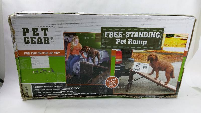 lot 2129 image: Free-Standing Pet Ramp
